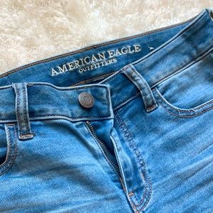 American Eagle size 4 super stretch jeans.